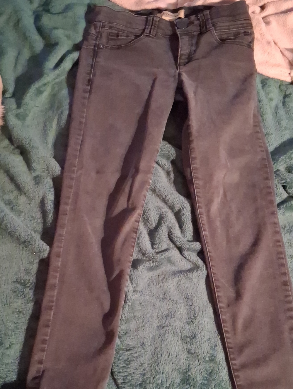Women's Slim Straight Jeans in Charcoal Gray